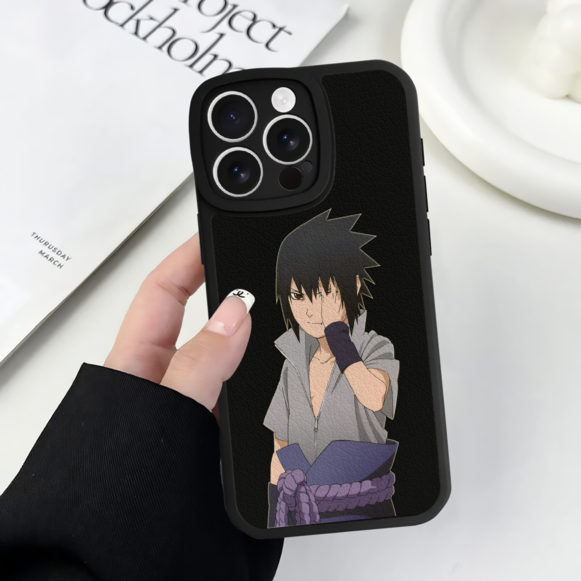 （画像用） NARUTO -ナルト- うちは サスケ Uchiha Sasuke 【iPhone 16シリーズ対応】シリコンスマホケース（レザー調） 材質：シリコン